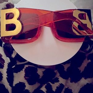 Women’s Sunglasses very large frames color Amber